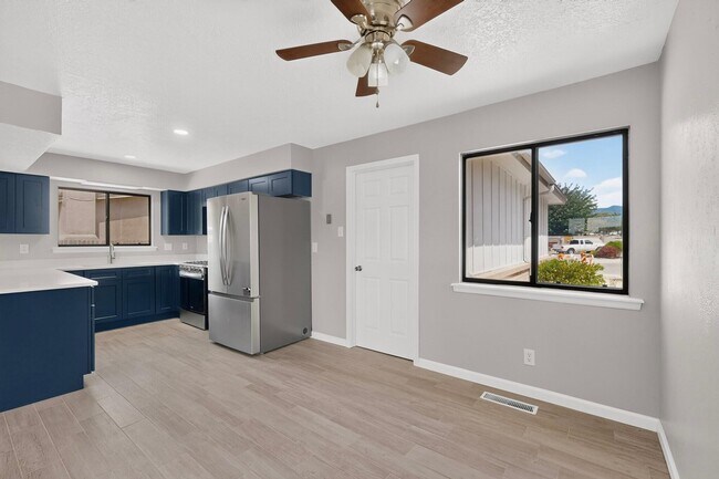 Building Photo - 7101 Cindy Dr NE