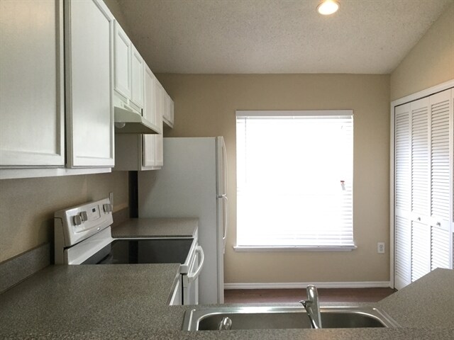 Building Photo - 1468 Carey Glen Cir