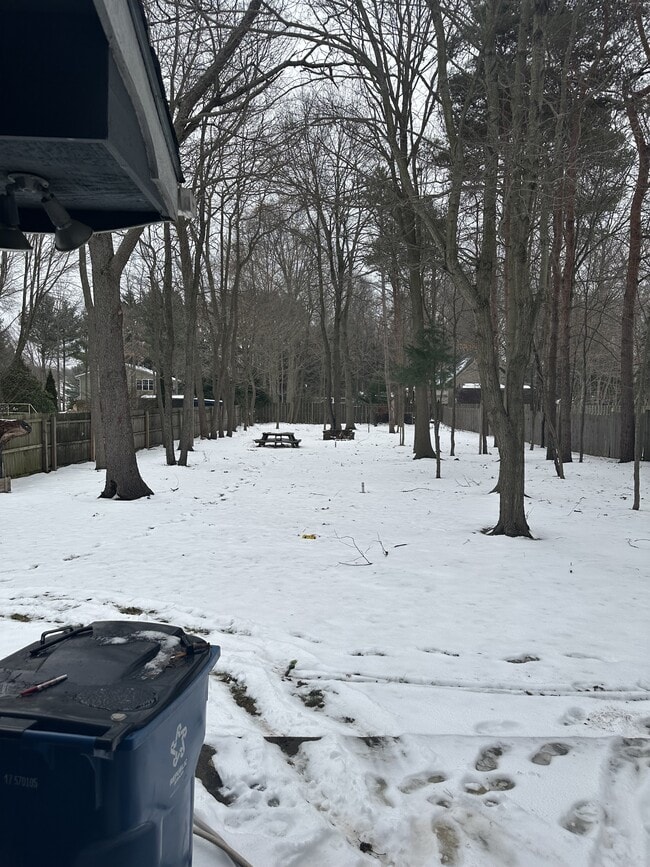 Building Photo - 9 S 160th Ave