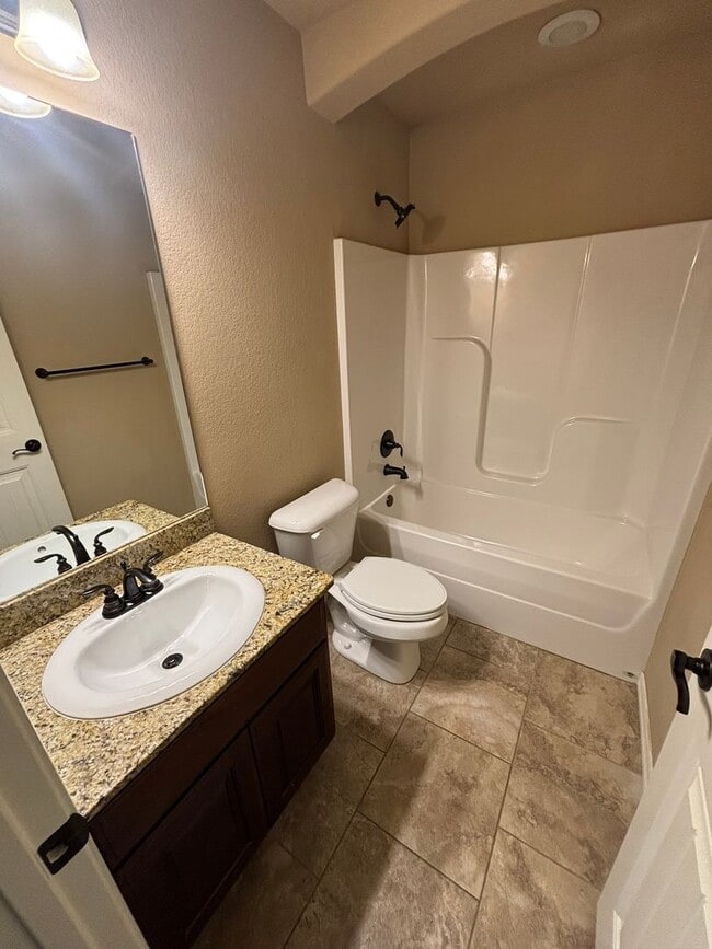 Building Photo - **COMING MID-JUNE**  Stunning 3-Bedroom, 2-Bathroom Single Family Home in Fayetteville!