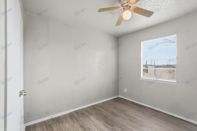 Building Photo - 304 Candlewood Ln