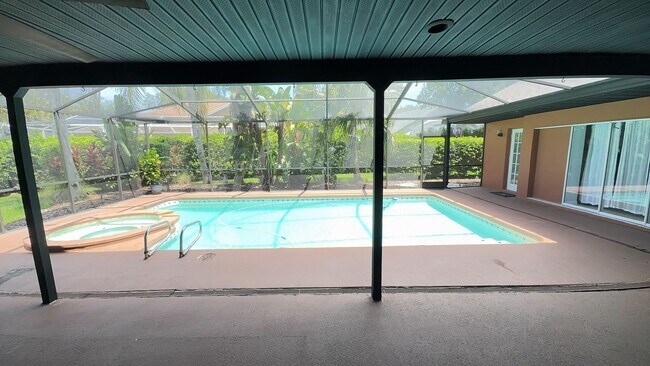 Building Photo - For Rent: A dazzling 5-bedroom, 3-bathroom...