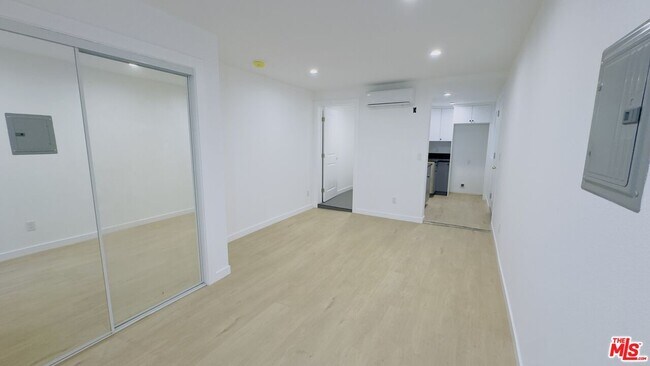 Primary Photo - 1732 Crenshaw Blvd