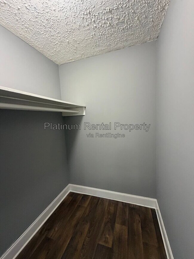 Building Photo - 1492 Waverly Way