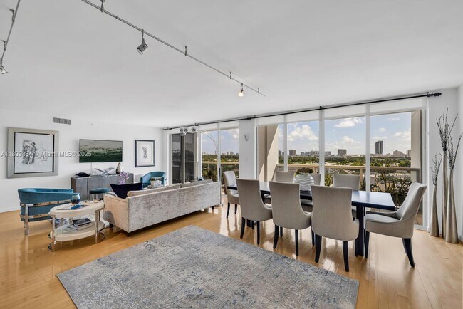 Building Photo - 1900 Sunset Harbour Dr