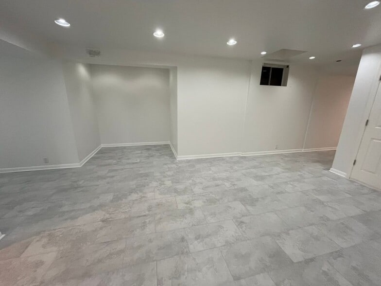 Building Photo - 1106 Landerset Dr