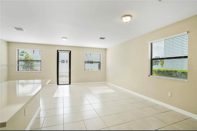 Building Photo - 3440 W 110th St