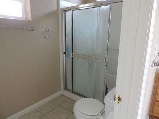 Building Photo - Golf Course home for rent, 1997 sqft, 3 be...
