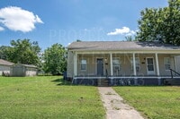 Building Photo - 2-Bedroom Duplex