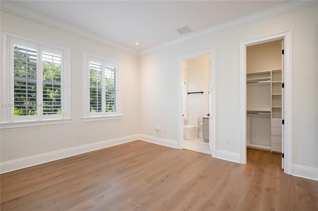 Building Photo - 680 Destacada Ave