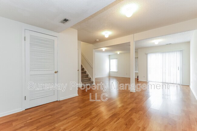 Building Photo - 35 Treat Ln