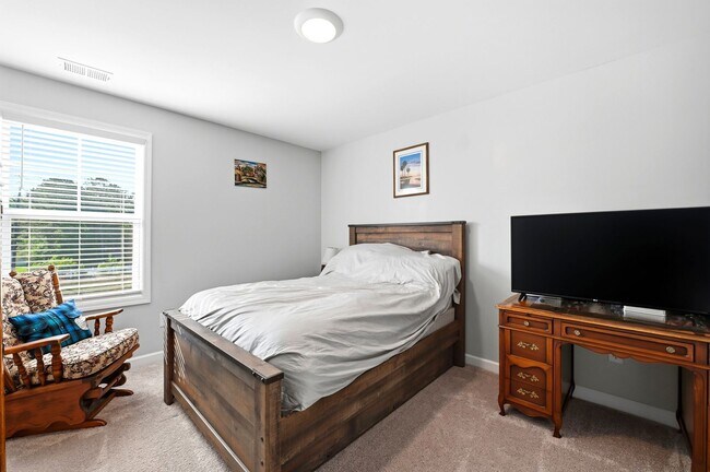 Building Photo - This beautiful - like new, energy efficient home in Grayson Park!