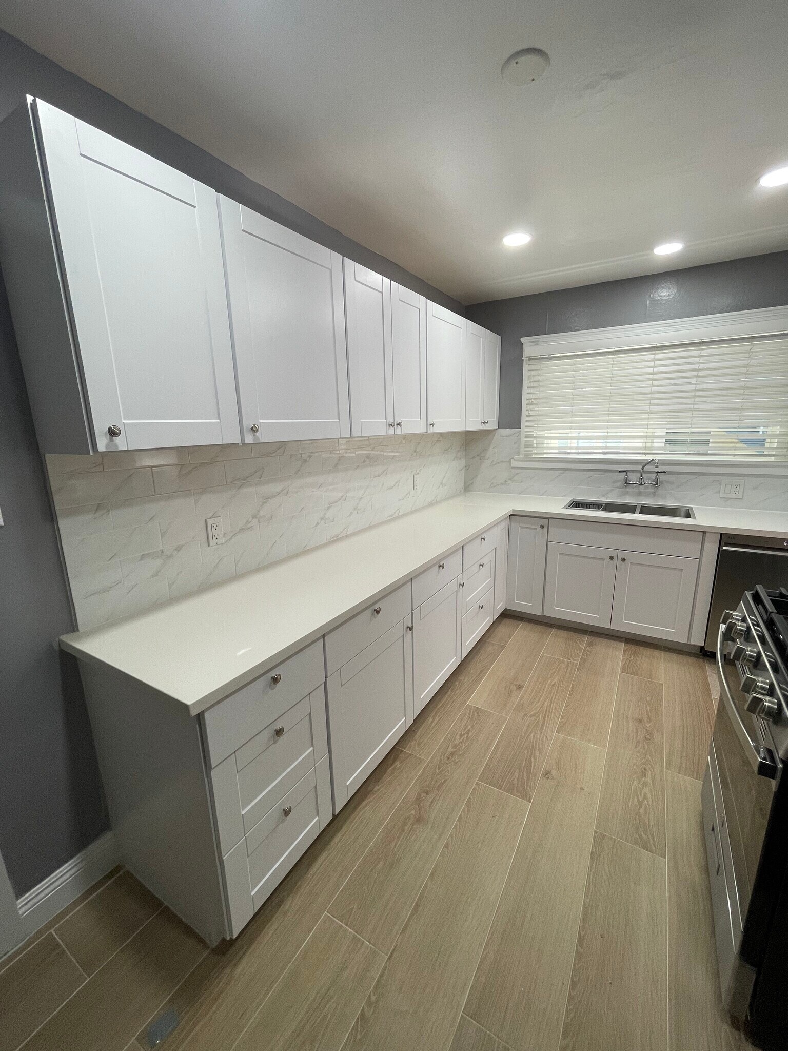 Building Photo - 508 S Catalina Ave