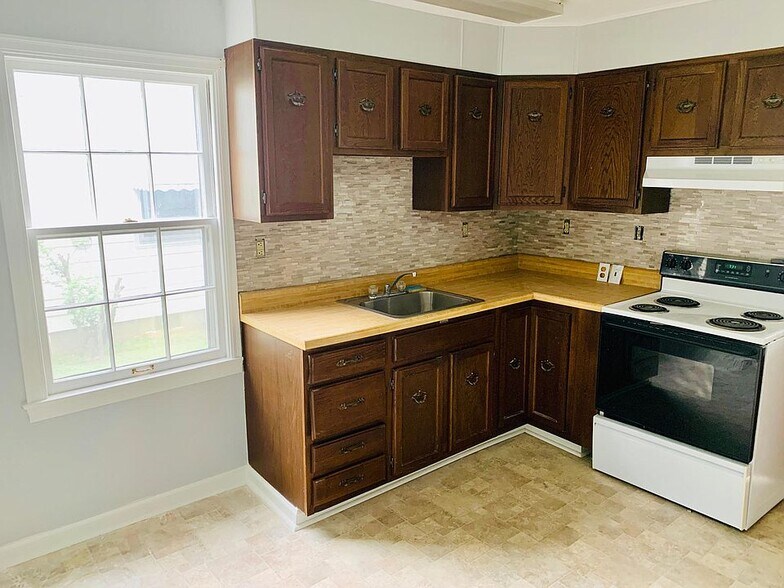 Building Photo - 2503 Emil Ave