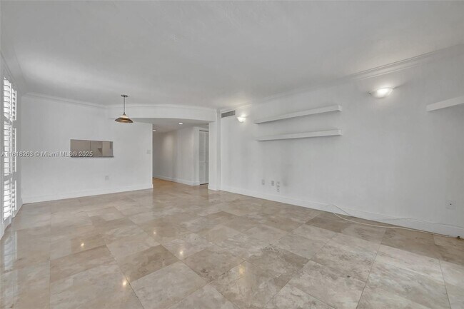Building Photo - 6890 N Kendall Dr