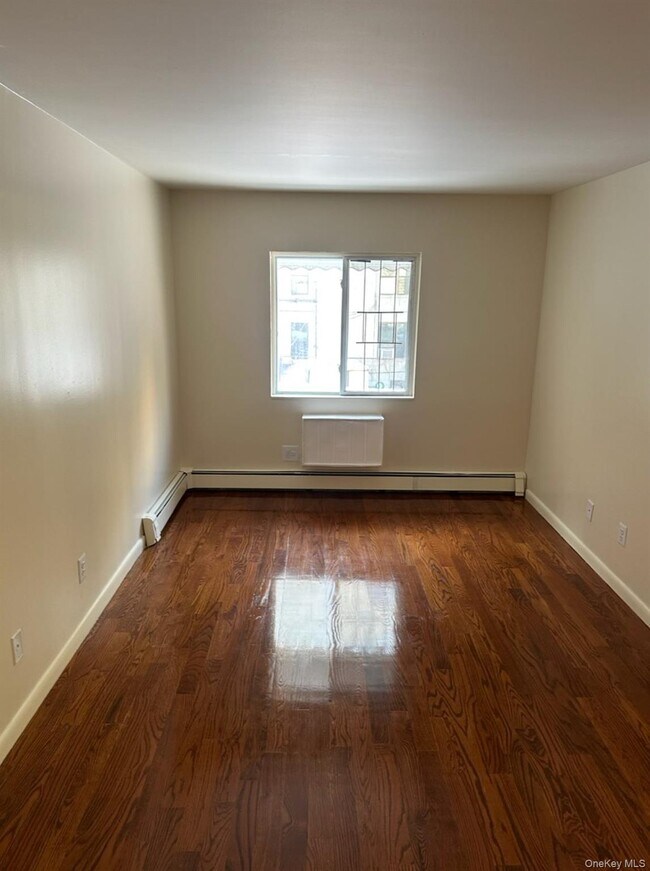 Building Photo - 858 E 175th St
