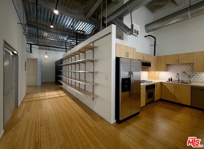 Building Photo - 1130 Flower St