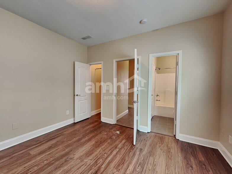 Building Photo - 712 Gatwick Ct