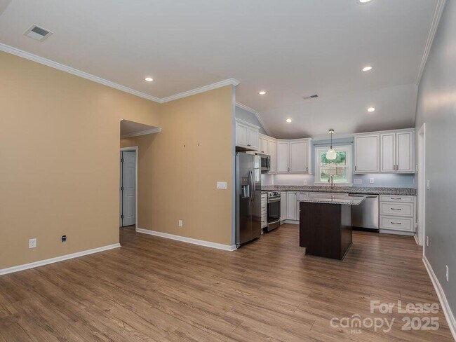 Building Photo - 325 Clearbrook Rd