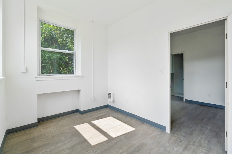 Building Photo - 1115 6th Ave
