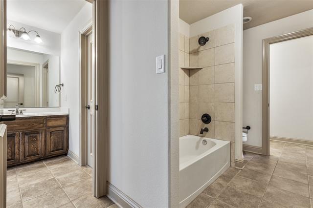 Building Photo - 1832 Canyon Ct