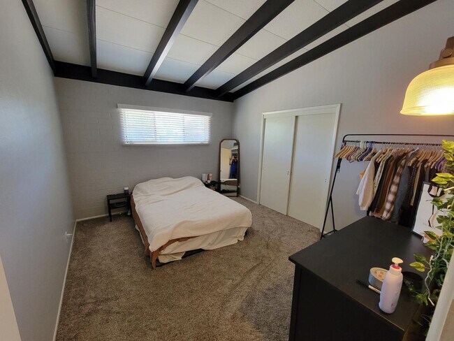 Building Photo - 909 E Marlette Ave