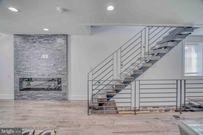 Building Photo - 2832 Edgemont St
