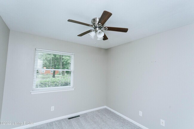 Building Photo - 2421 Woodmont Dr