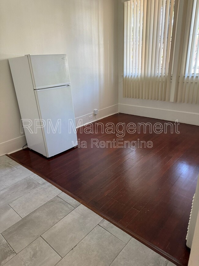 Building Photo - 1114 N Poinsettia Pl