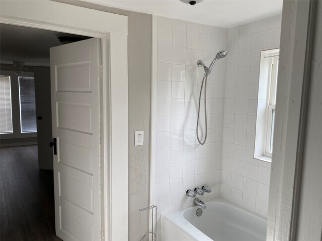 Building Photo - 951 FM 222