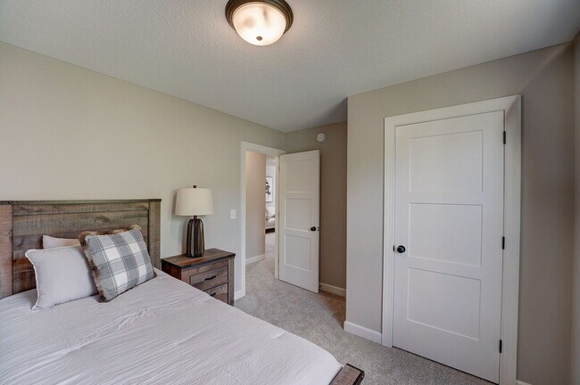 Building Photo - 11458 W Laketowne Dr