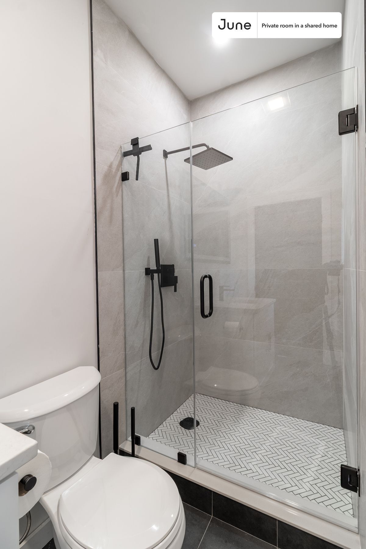 Building Photo - Room in Shared 5 bed/2 bath home