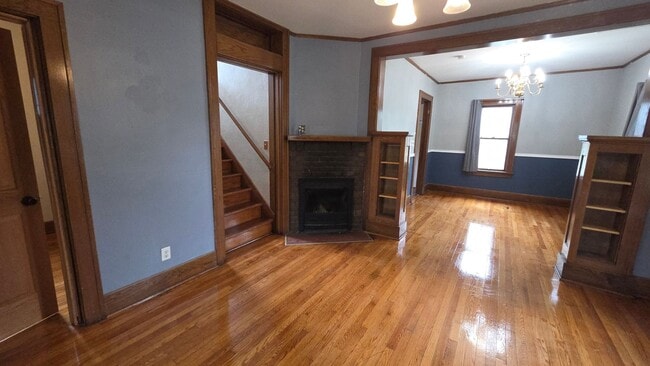 Building Photo - 4 bed 2 bath home