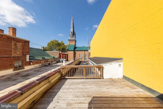 Building Photo - 7 N Loudoun St