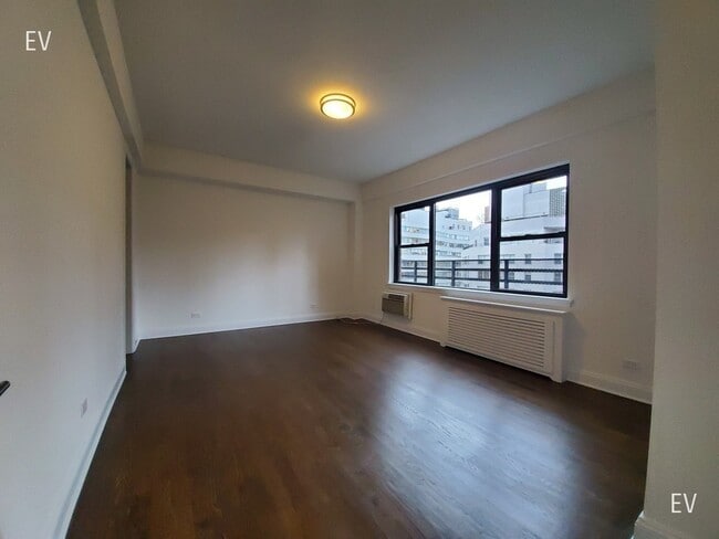 Building Photo - 157 W 57th St