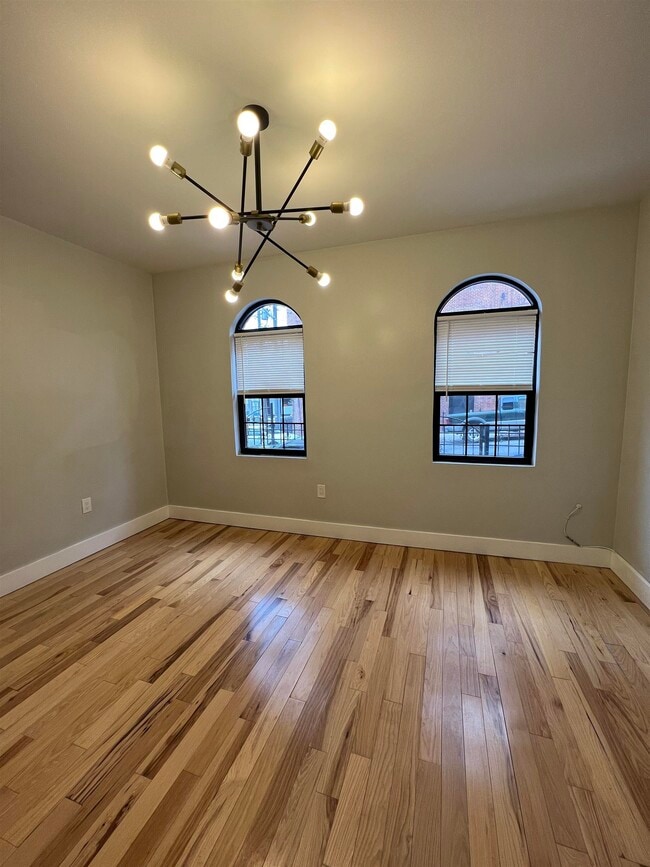 Building Photo - 12 Ivy Pl