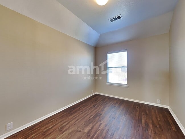 Building Photo - 2844 S Serrano