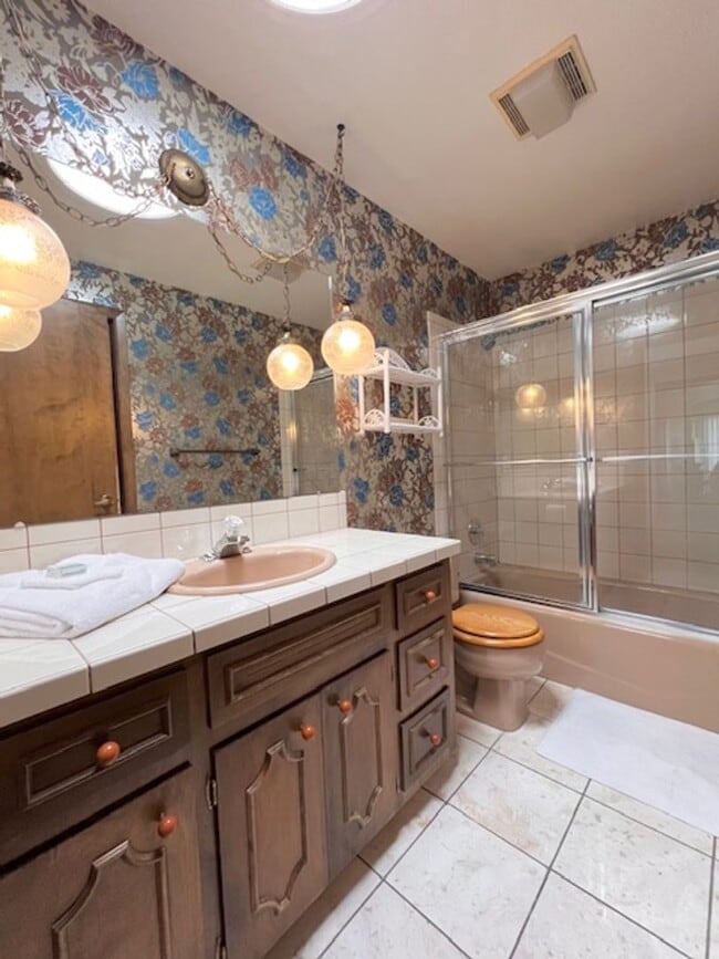 Building Photo - Furnished 4 Bed 3 Bath Patio Home with Stu...