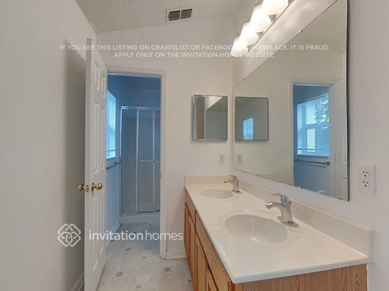 Building Photo - 843 Vanderbilt Dr