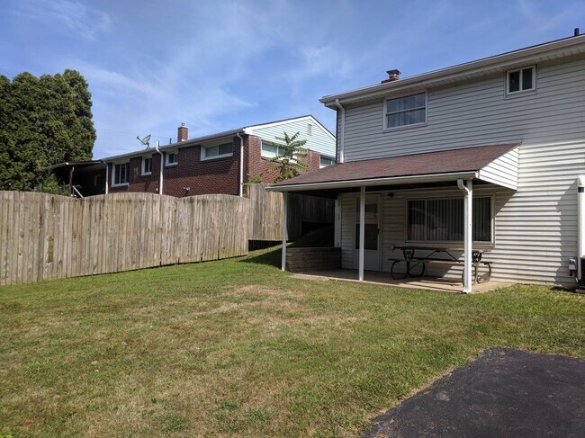 Building Photo - 3002 Mintwood Dr