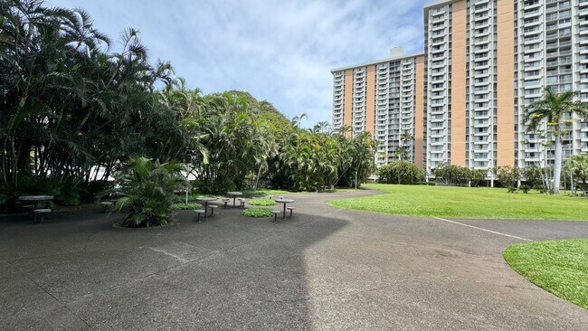 Building Photo - Queen Emma Gardens – Prince Tower | Studio | 1 Bath | 1 Assigned Parking