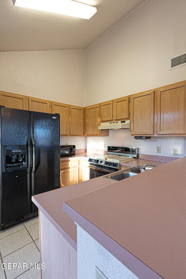 Building Photo - 801 Derrickson Dr