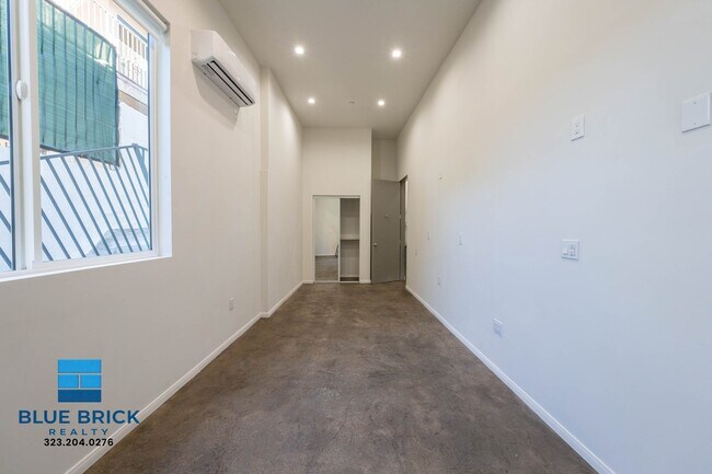 Building Photo - 5239-5241 Huntington Dr -