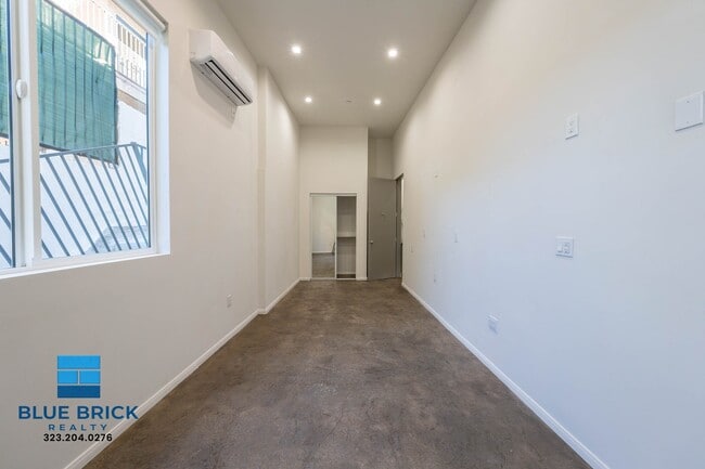 Building Photo - 5241 Huntington Dr N