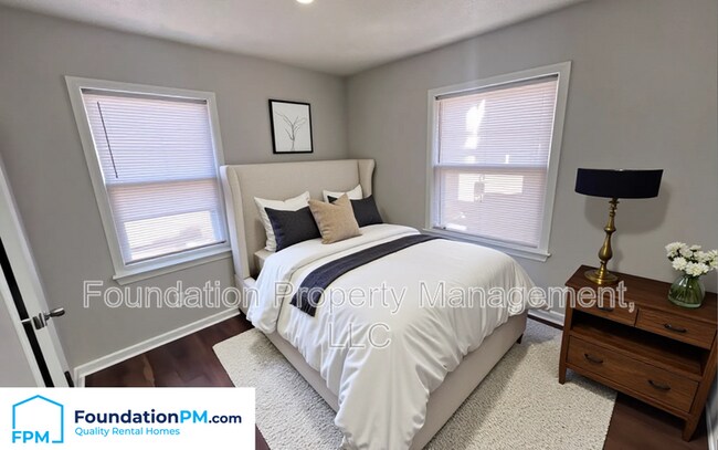 Building Photo - 2292 Redwood Ave