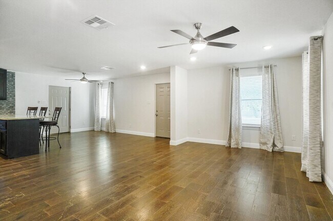 Building Photo - Updated 3 Bedroom in Azle