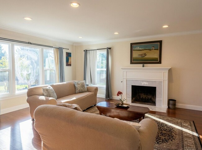 Building Photo - Charming 3-Bedroom Home with Inviting Outdoor Space