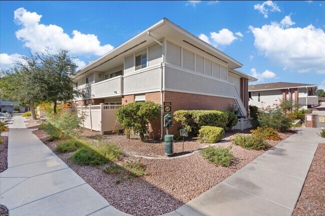 Building Photo - 669 Oakmont Ave