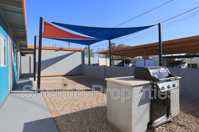 Building Photo - 1747 E Virginia Ave