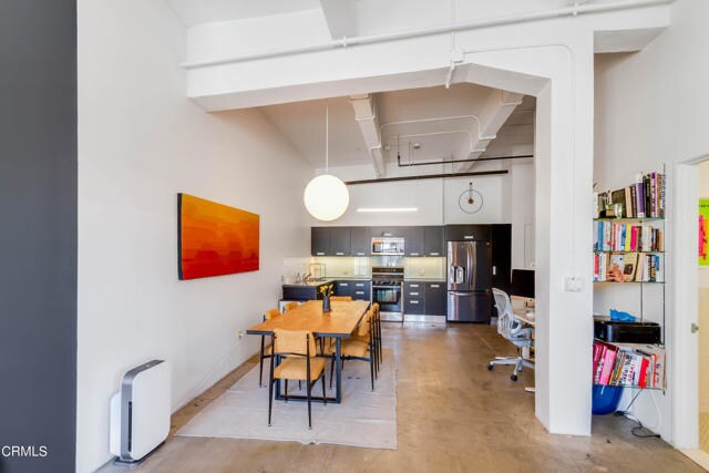 Building Photo - 738 S Los Angeles St